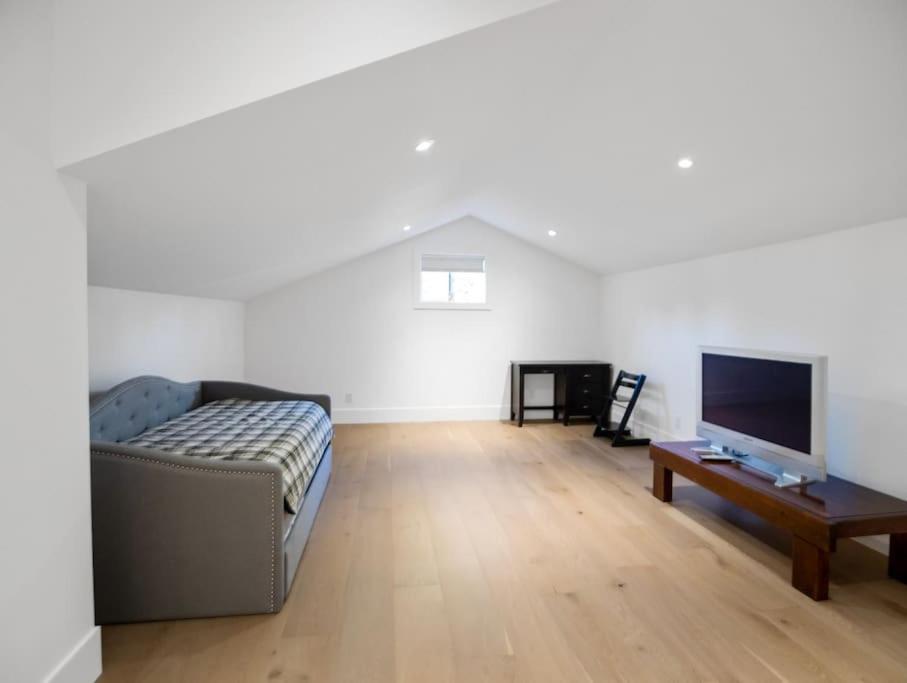 Вилла The Fernridge Estate: 5Bd Family Retreat! Лэнгли Экстерьер фото