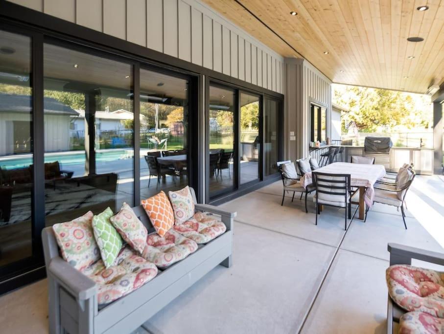 Вилла The Fernridge Estate: 5Bd Family Retreat! Лэнгли Экстерьер фото